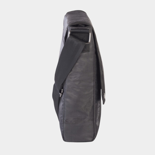 r5031q-black-side