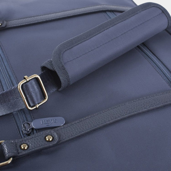 HiLite_LaptopCase_crossbodystrap_1024x1024